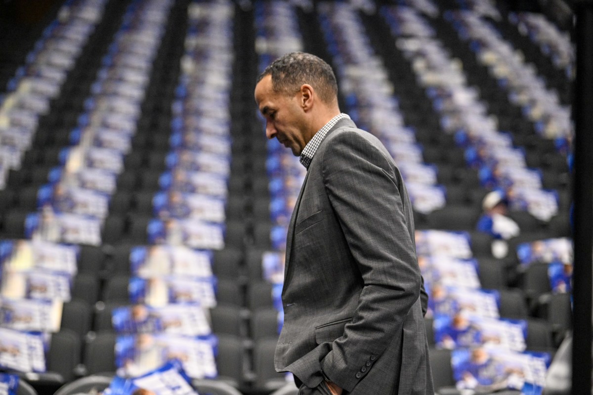 Los Angeles Lakers Fans Support Dallas Mavericks General Manager Nico  Harrison